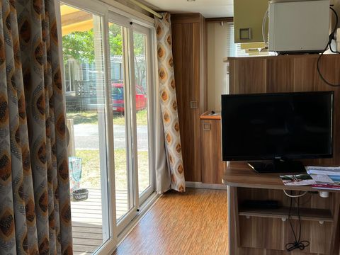 MOBILHOME 5 personnes - Classic XL | 2 Ch. | 4/5 Pers. | Terrasse surélevée | 2 SDB | TV