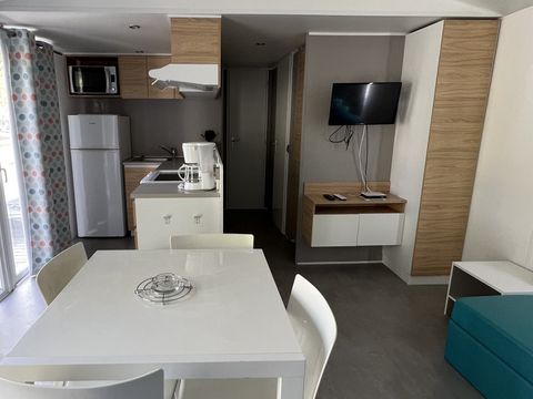MOBILHOME 6 personnes - Comfort XL | 3 Ch. | 6 Pers. | Terrasse surélevée non couverte | 2 SDB | TV