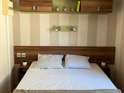 MOBILHOME 5 personnes - Classic XL | 2 Ch. | 4/5 Pers. | Terrasse surélevée | 2 SDB | TV