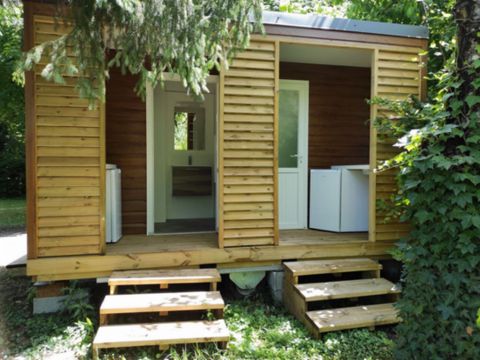 Emplacement - PREMIUM - Sanitaire privatif avec clé sur place