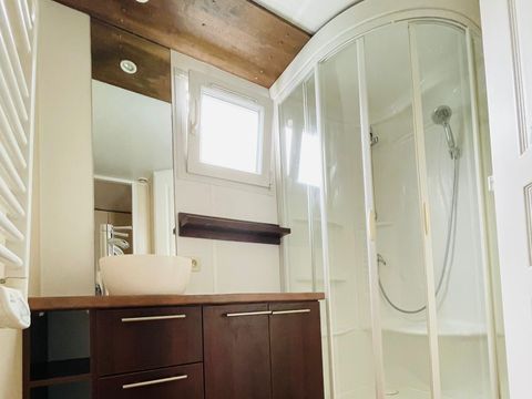 MOBILHOME 6 personnes - Confort 22-28m² - 2 chambres - terrasse couverte + TV*
