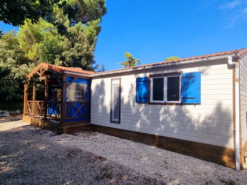 CHALET 6 personnes - 58m² - 3 chambres - 2 salles de bains - terrasse couverte + Clim + TV + LV + four*