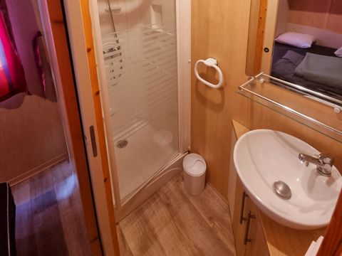 CHALET 6 personnes - Chalet 58m² - 3 chambres - 2 salles de bains - terrasse couverte + Clim + TV + LV + four* 6 pers
