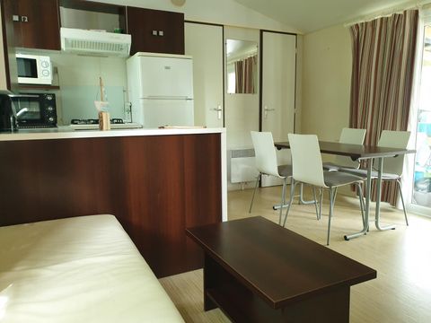 MOBILHOME 6 personnes - Confort 22-28m² - 2 chambres - terrasse couverte + TV