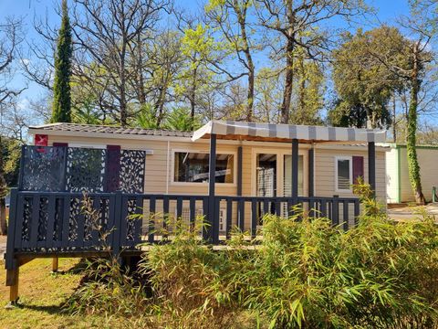 MOBILHOME 8 personnes - Confort 24-34m² - 3 chambres - terrasse couverte + TV