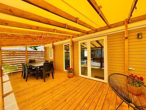 MOBILHOME 8 personnes - Premium 30-40m² - 3 chambres + TV + Terrasse couverte & draps jetables fournis*