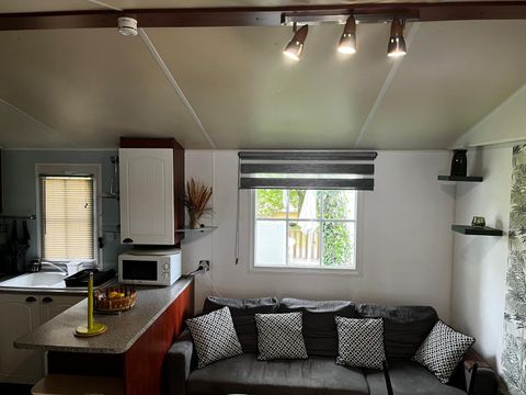 MOBILHOME 6 personnes - Confort 40m² (3ch- 6 pers) -avec terrasse + SDB+ Lave-linge + Clim+ Plancha+ salon jardin
