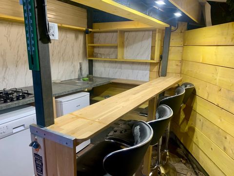 Mobilhome 8 personnes - Mobil-home atypique (JF 02) - 4 chambres - 2 salles de bain - Cuisine d’été équipée 8 pers