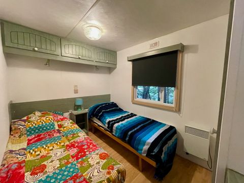 MOBILHOME 8 personnes - Mobil-home atypique (JF 02) - 4 chambres - 2 salles de bain - Cuisine d’été équipée 8 pers