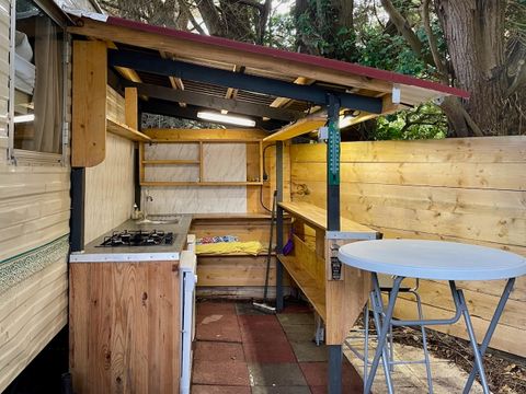 Mobilhome 8 personnes - Mobil-home atypique (JF 02) - 4 chambres - 2 salles de bain - Cuisine d’été équipée 8 pers
