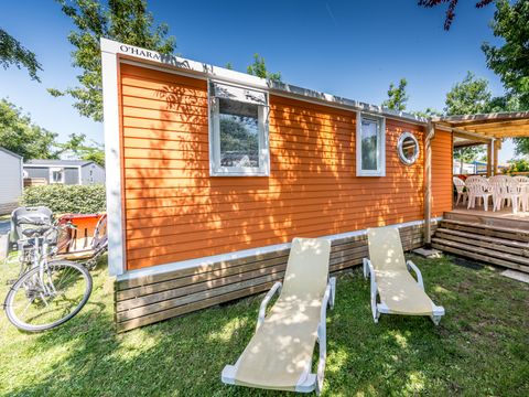 Emplacement - Forfait 2 pers., Emplacement avec caravane/ Camping car/ ou tente et véhicule, électricité inclue