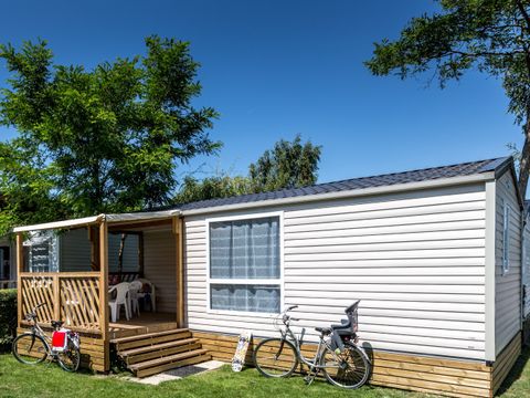 Emplacement - Forfait 2 pers., Emplacement avec caravane/ Camping car/ ou tente et véhicule, électricité inclue