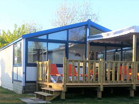 Emplacement - Forfait 2 pers., Emplacement avec caravane/ Camping car/ ou tente et véhicule, électricité inclue