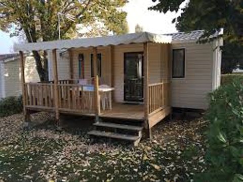 Emplacement - Forfait 2 pers., Emplacement avec caravane/ Camping car/ ou tente et véhicule, électricité inclue
