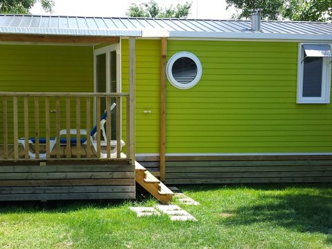 Emplacement - Forfait 2 pers., Emplacement avec caravane/ Camping car/ ou tente et véhicule, électricité inclue