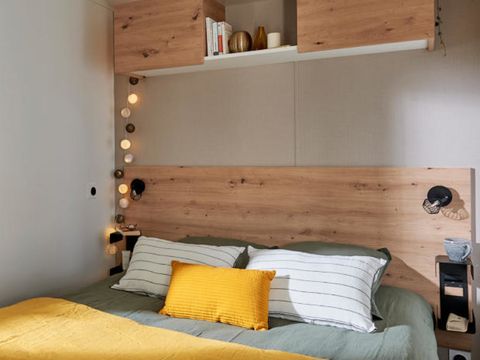 Emplacement - Forfait 2 pers., Emplacement avec caravane/ Camping car/ ou tente et véhicule, électricité inclue