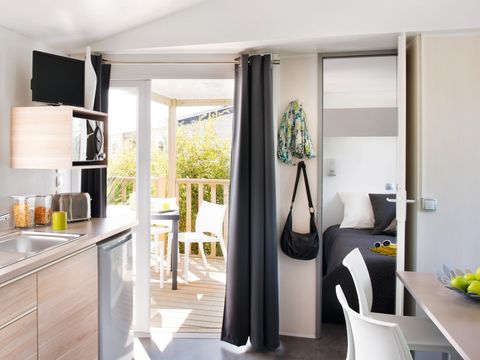 Emplacement - Forfait 2 pers., Emplacement avec caravane/ Camping car/ ou tente et véhicule, électricité inclue