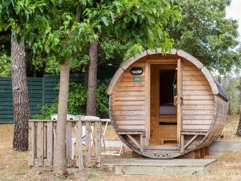 HÉBERGEMENT INSOLITE 2 personnes - Barrel 1 chambre