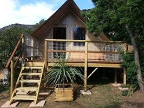 TENTE TOILE ET BOIS 4 personnes - (sans sanitaires)