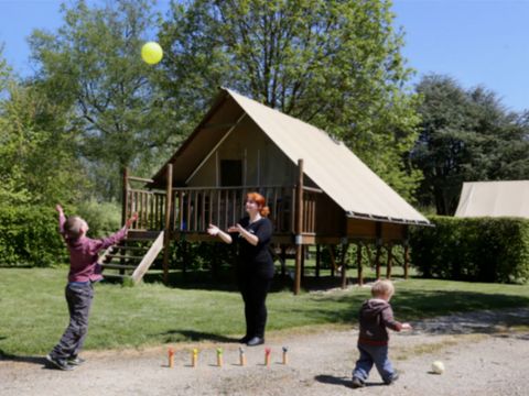 Tente en toile et en bois 4 personnes - (sans sanitaires)