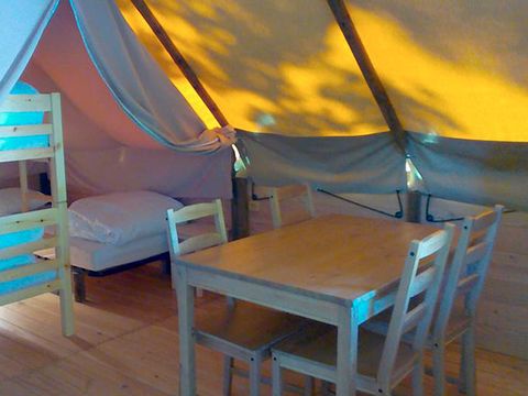 Tente en toile et en bois 4 personnes - (sans sanitaires)