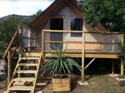 Tente en toile et en bois 5 personnes - (sans sanitaires)