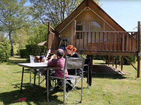 Tente en toile et en bois 5 personnes - (sans sanitaires)