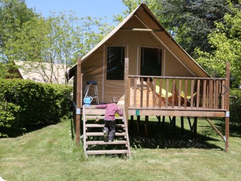 Tente en toile et en bois 5 personnes - (sans sanitaires)