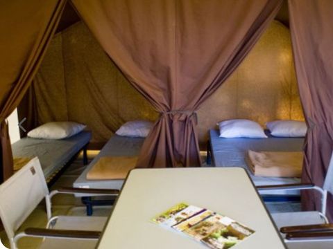 TENTE TOILE ET BOIS 5 personnes - (sans sanitaires)