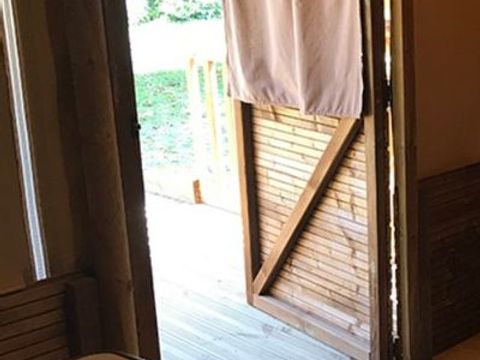 TENTE TOILE ET BOIS 2 personnes - (sans sanitaires)
