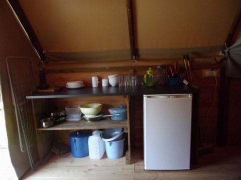 TENTE TOILE ET BOIS 2 personnes - (sans sanitaires)