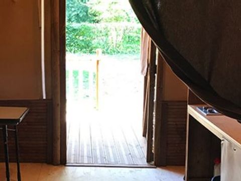 TENTE TOILE ET BOIS 2 personnes - (sans sanitaires)