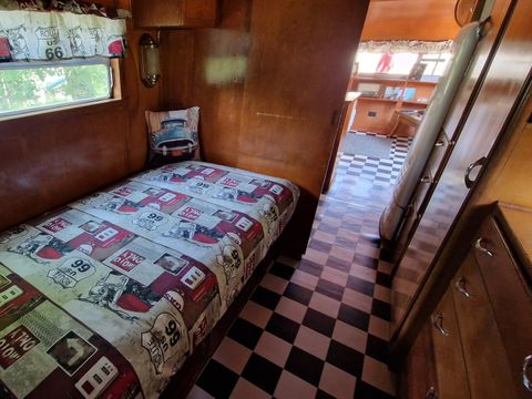 Insolite 2 personnes - AUTHENTIQUE CARAVANE AMERICAINE des années 50