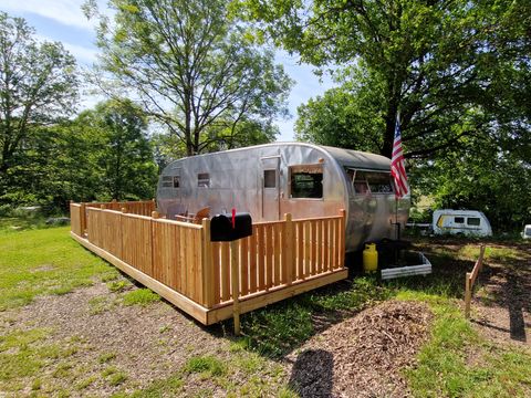 Insolite 2 personnes - AUTHENTIQUE CARAVANE AMERICAINE des années 50