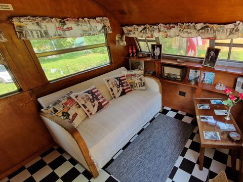 HÉBERGEMENT INSOLITE 2 personnes - AUTHENTIQUE CARAVANE AMERICAINE des années 50