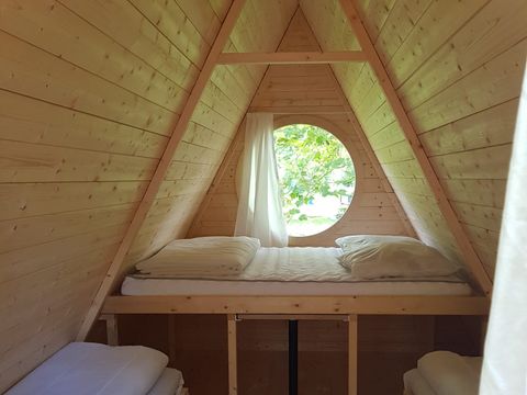 Unique 3 personnes - Cabane en bois avec terrasse (2 adultes + 1 enfant)