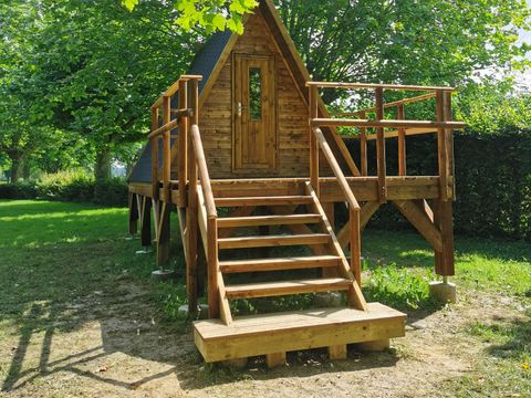 Unique 3 personnes - Cabane en bois avec terrasse (2 adultes + 1 enfant)