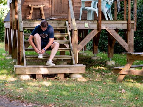 Unique 3 personnes - Cabane en bois avec terrasse (2 adultes + 1 enfant)
