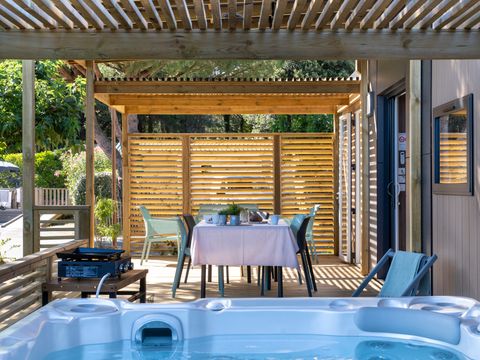 MOBILHOME 6 personnes - EXCLUSIF 3 chambres Jacuzzi avec suite parentale