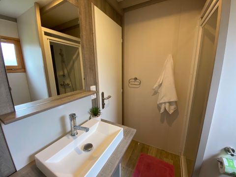 CHALET 2 personnes - CONFORT 24 m² (1 chambre) dont terrasse couverte 8m²