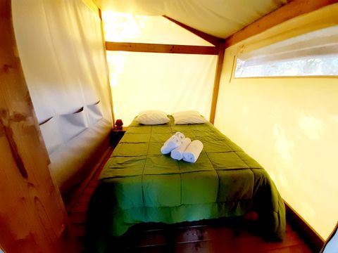 Tente en toile et en bois 4 personnes - Ecolodge Toile & Bois 30m² (2 chambres - 4 personnes) dont terrasse couverte 8m² - Sans sanitaires