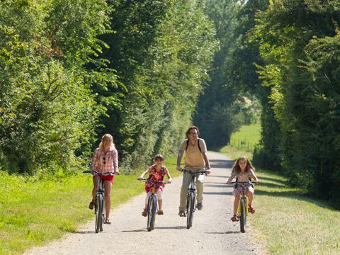 Emplacement - Forfait randonneur/cycliste arrivant à pied ou à vélo avec tente