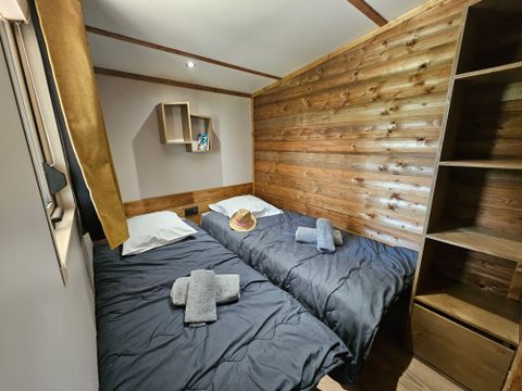 MOBILHOME 6 personnes - Premium 56 m² (3 chambres) dont terrasse semi-couverte fermée + Clim + TV + LV + Plancha