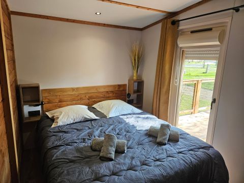 MOBILHOME 6 personnes - Premium 56 m² (3 chambres) dont terrasse semi-couverte fermée + Clim + TV + LV + Plancha