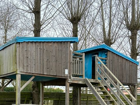 HÉBERGEMENT INSOLITE 4 personnes - Cabane Pilotis
