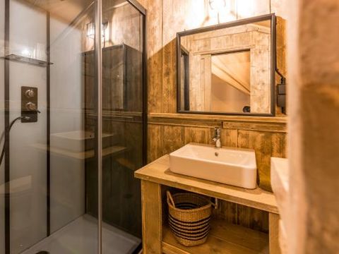 HÉBERGEMENT INSOLITE 2 personnes - Wood lodge - 20m² - 1 chambre + 1 salle de bain