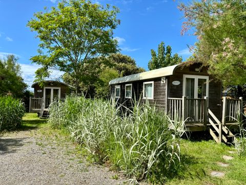 HÉBERGEMENT INSOLITE 4 personnes - ROULOTTE CONFORT + HÉBERGEMENT INSOLITE 4 personnes - ROULOTTE CONFORT +