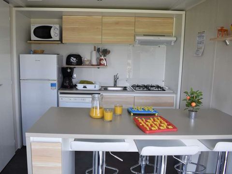 Mobilhome 4 personnes - Cottage Premium 28m² (2 chambres) + terrasse couverte + LV + TV + Draps + serviettes