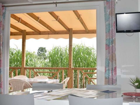 MOBILHOME 6 personnes - Cottage confort 32m² (3 chambres) + terrasse couverte + TV + Draps inclus