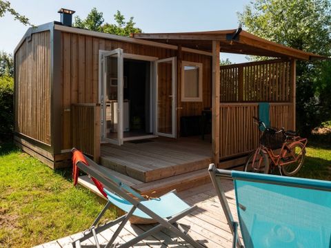 Mobilhome 2 personnes - Cottage Premium 18m² (1 chambre) + terrasse couverte + LV + TV + Draps + serviettes
